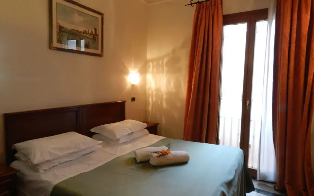 Отель Domus Florentiae Hotel Италия, Флоренция - 1 отзыв об отеле, цены и фото номеров - забронировать отель Domus Florentiae Hotel онлайн вид на фасад