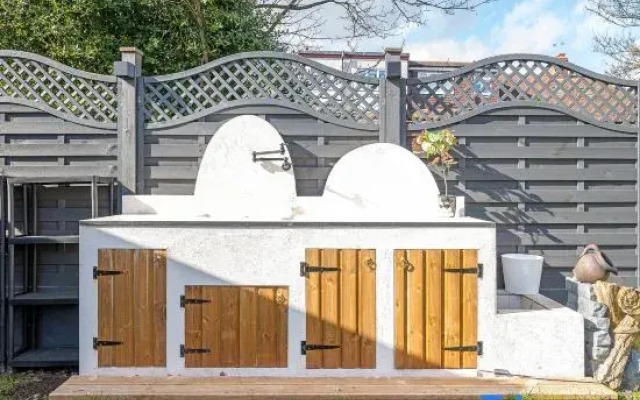 Newly Renovated 4 Bed House with Study in Richmond