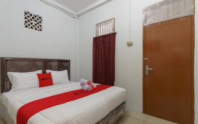 RedDoorz near City Walk Benhil