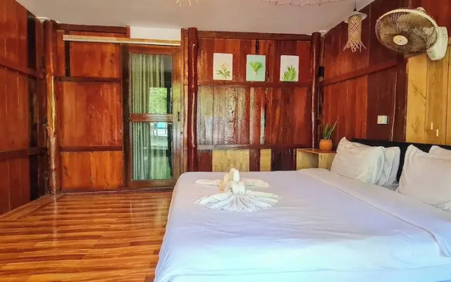 Koh Rong Beach Hostel and Bungalow