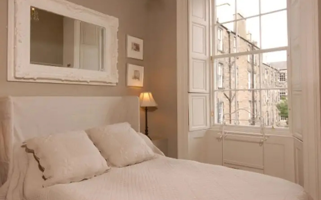 Upmarket Georgian Apartment Edinburgh