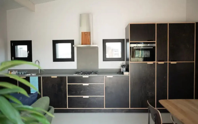 Modern Lodge With 2 Bathrooms, Near the Beach