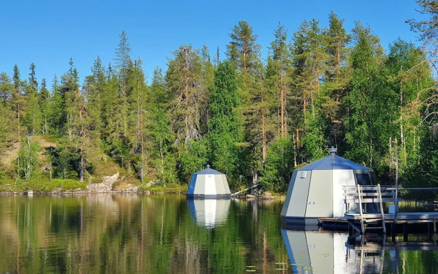 Overwater Hut Kuusamo