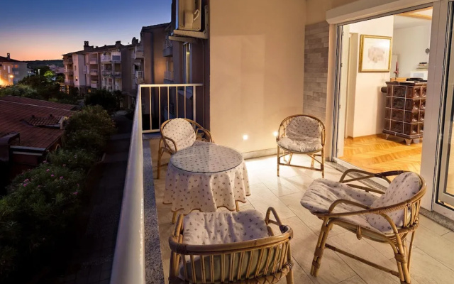 Rose Apartments