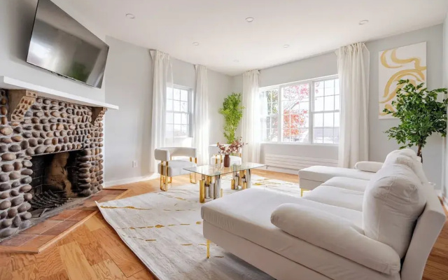 Prime Luxury with Balcony Wood Fireplace