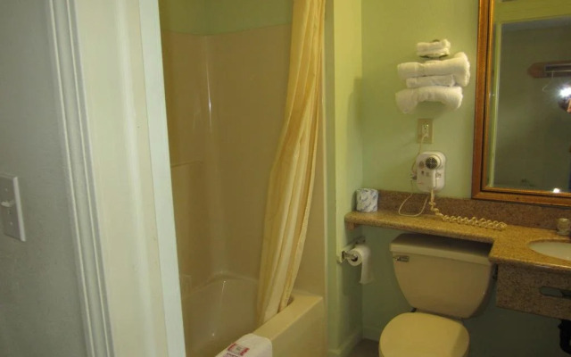 Chaplin Inn & Suites