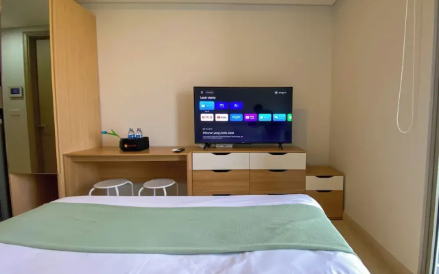 Comfort And Great Location Studio At Gold Coast Apartment