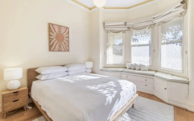 Gorgeous 2-bed Victorian Home in Artsy