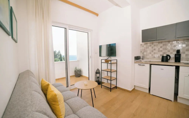 The Rooftop Apartment with Sea view