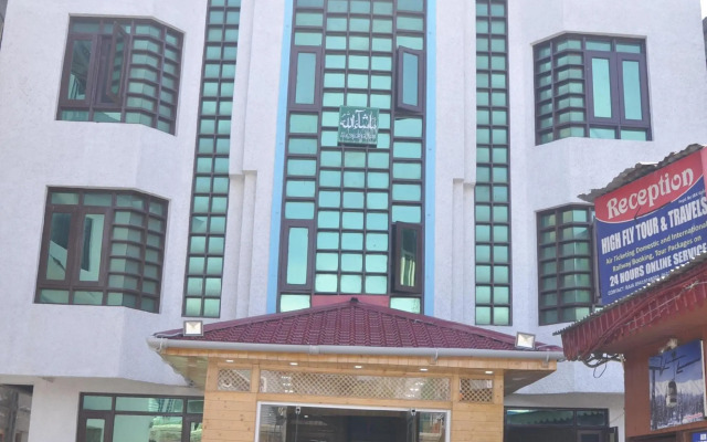 OYO 18872 Hotel Azad