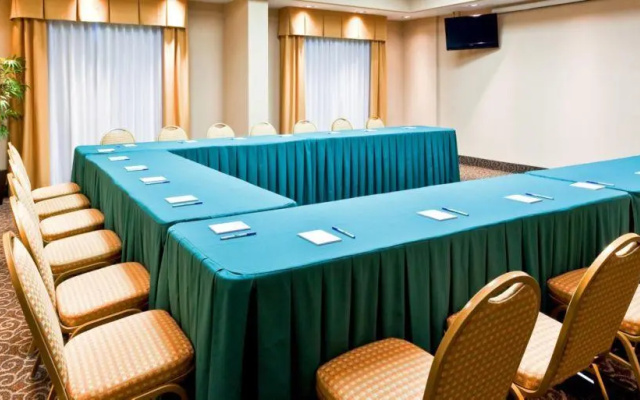 Holiday Inn Express And Suites Monterrey Aeropuerto