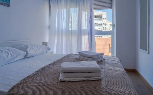 Spacious apt few min Walk to old Town and Beach