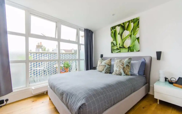 Loft in Clapham Junction Accommodates 4