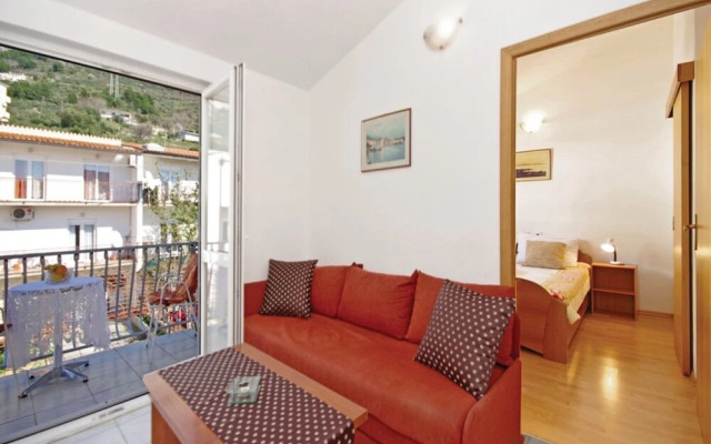 Comfortable Apartment in Makarska Near to Beach