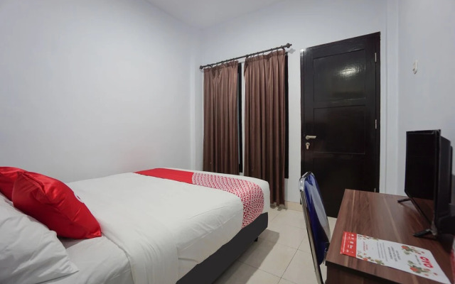 Putri Kesia Rooms by OYO Rooms