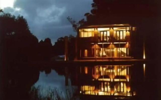 Bettenay Loft Spa Apartment & Lakeview Chalets