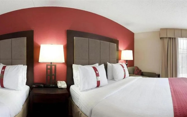 Holiday Inn Olathe Medical Center