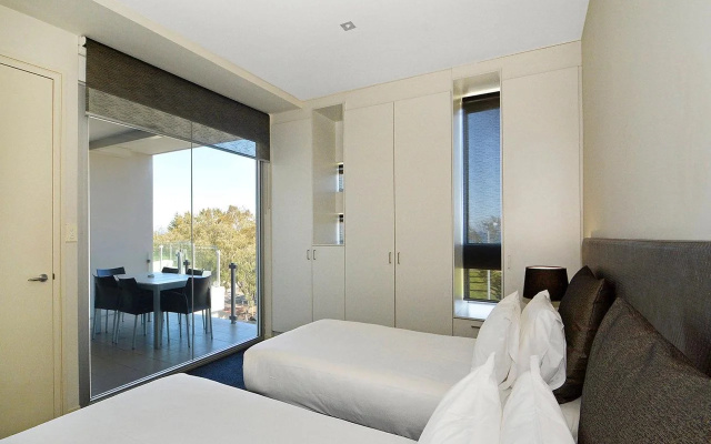 Mullaloo Beach Hotel & Apartments