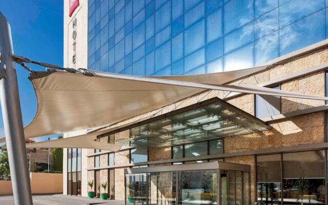 Отель ibis Amman вид на фасад