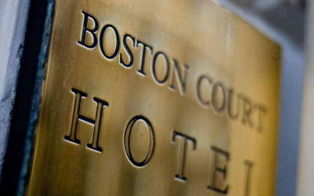Boston Court Hotel вид на фасад