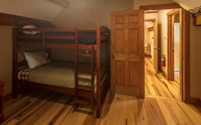 Hidden Creek Cabin Apartment