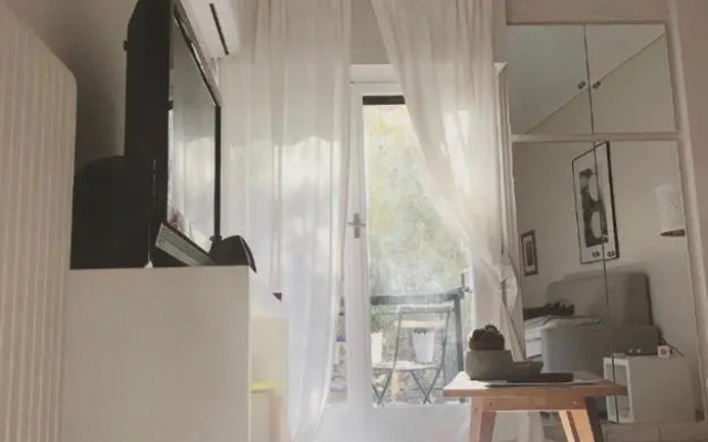 Live in Acropolis Studio on Pedestrian,Koukaki