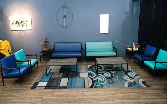Palette Georgetown Formerly WoW Hotel