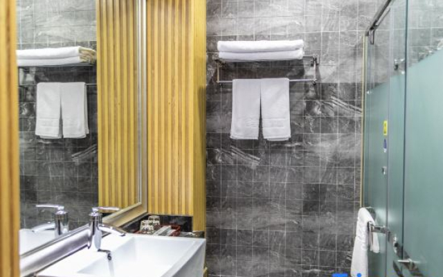 Shengzhou POLI Theme Business Hotel