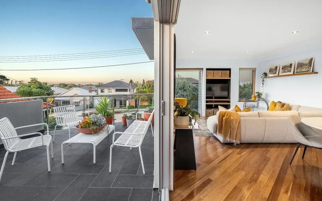 Designer Luxury 3brd - Epic Views - South Perth