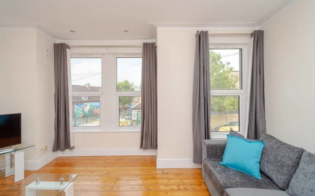 Bright 2 Bedroom Flat Easy Access to London Bridge