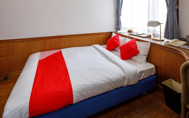 Hotel Posh by OYO Rooms