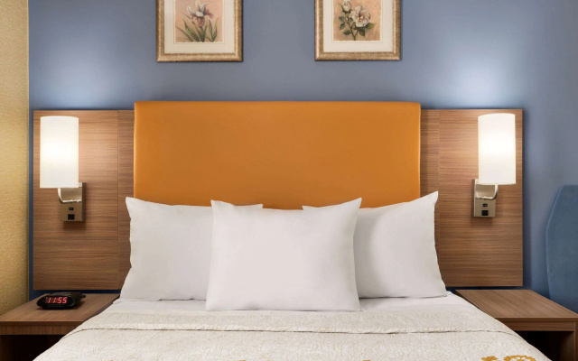 Days Inn - Long Island City