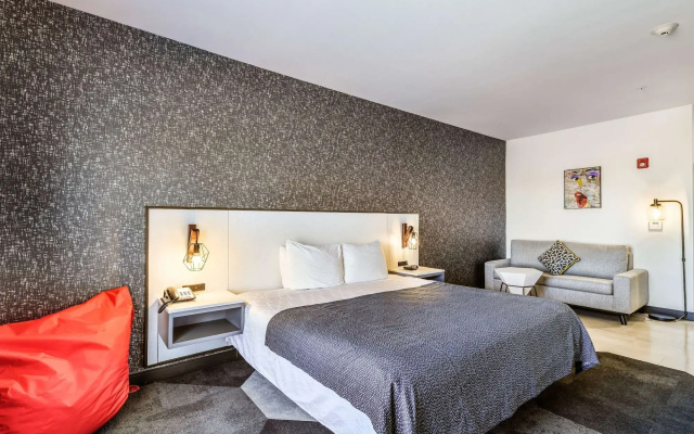 Hy-Lo Hotel