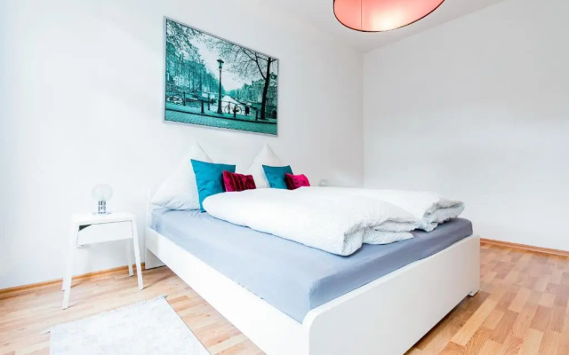 Helle Wohnung mit Balkon in grünen Innenhof - W-LAN, 4 Schlafplätze