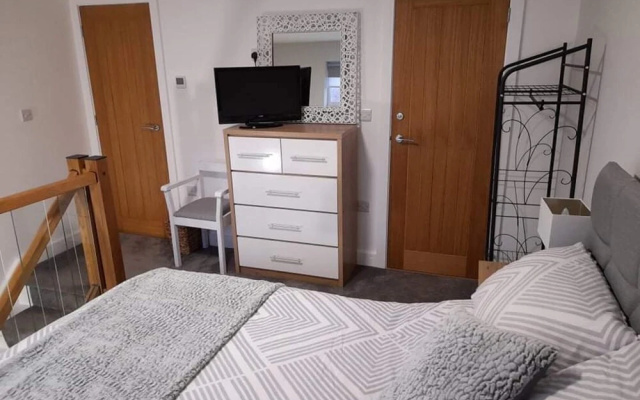 Outstanding, Modern 1-bed House in Chippenham