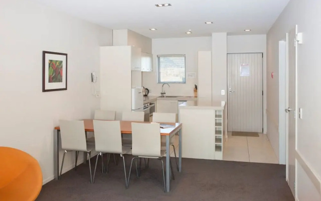 Apartment 25