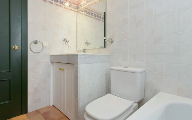 Quaint Villa in Navata With Fenced Garden
