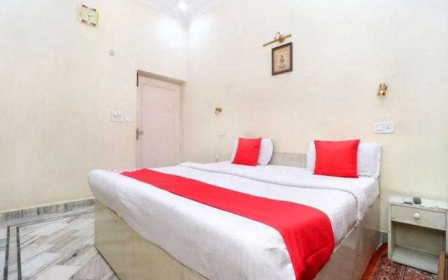 OYO 24073 Hotel Hari Darshan