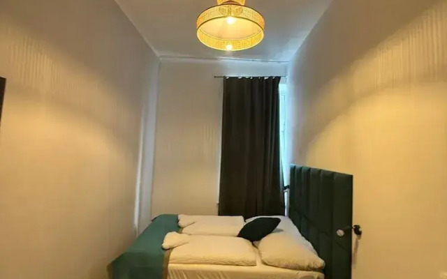 Simple 2BR Near Westbahnhof Station