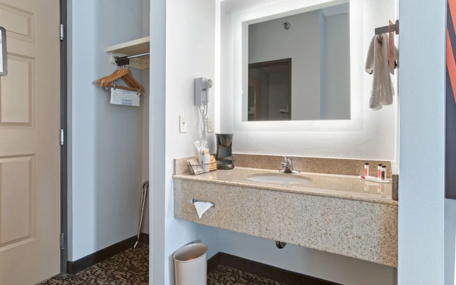 Elevation Inn & Suites, Trademark Collection by Wyndham