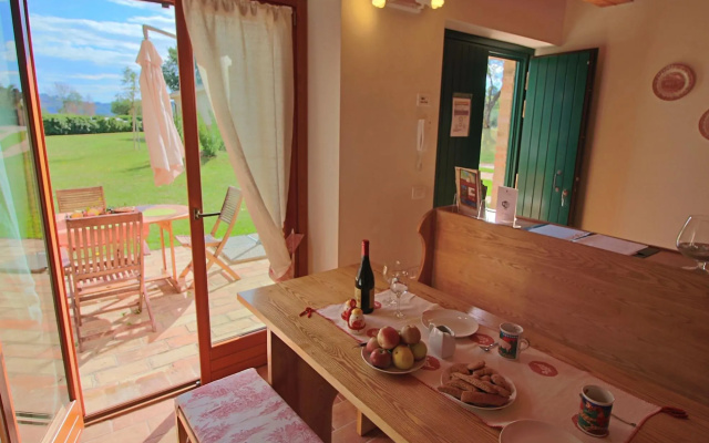 Cottage in Montelabbate With Pool & Forest