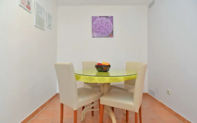 Apartment 669