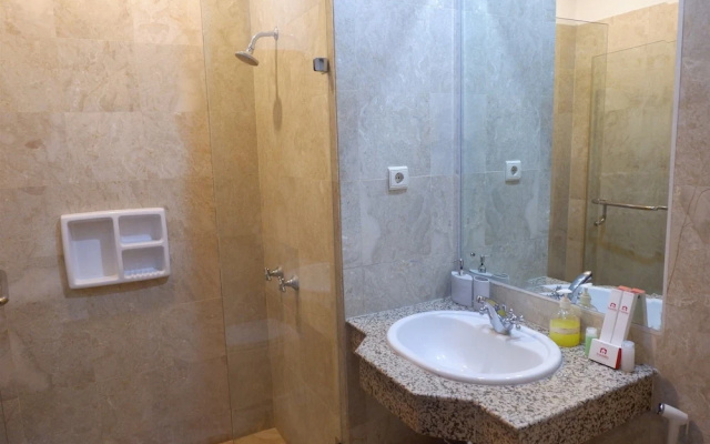 Homey The Bellezza Apartment