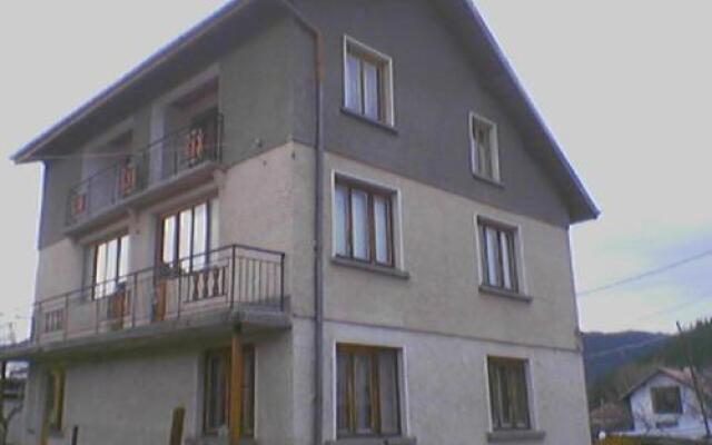 Отель Guest House AHP Болгария, Боровец - отзывы, цены и фото номеров - забронировать отель Guest House AHP онлайн вид на фасад