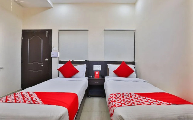 OYO 22551 Hotel Ssv