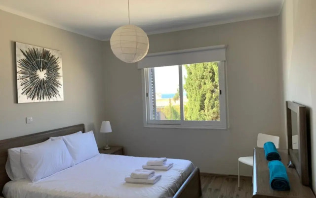 Modern and stylish 1 bedroom apartment in King's Palace