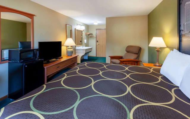 Super 8 by Wyndham Berlin WI