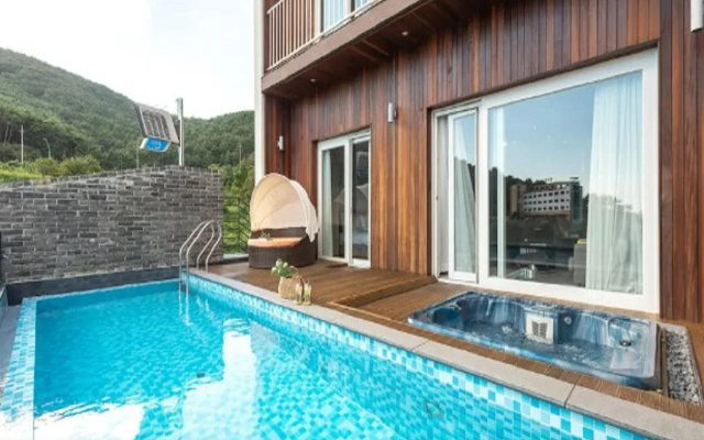 Friemily Pool Villa & Hotel