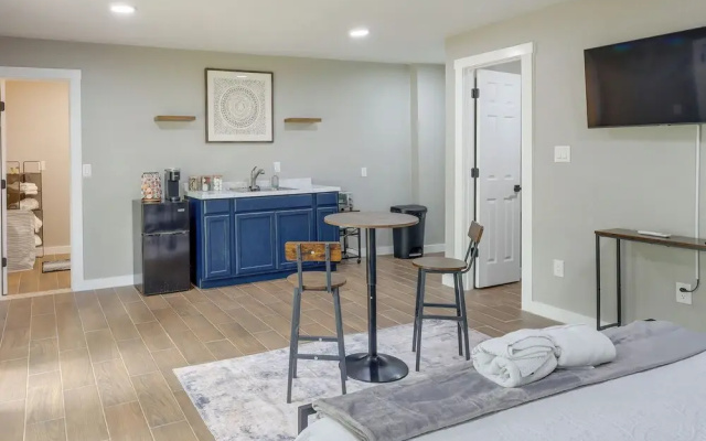 Pet-friendly Temple Guest Suite!