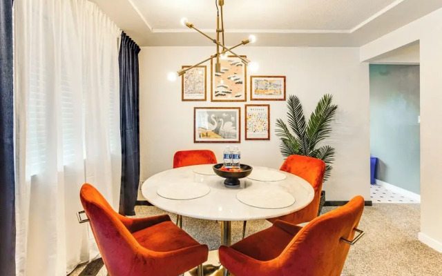 Vibrant Tacoma Retreat, Near Point Defiance Park!